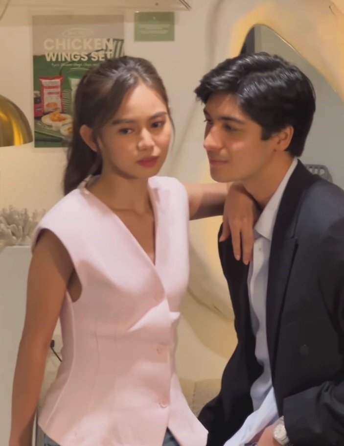 flat_white_☕ tweet media