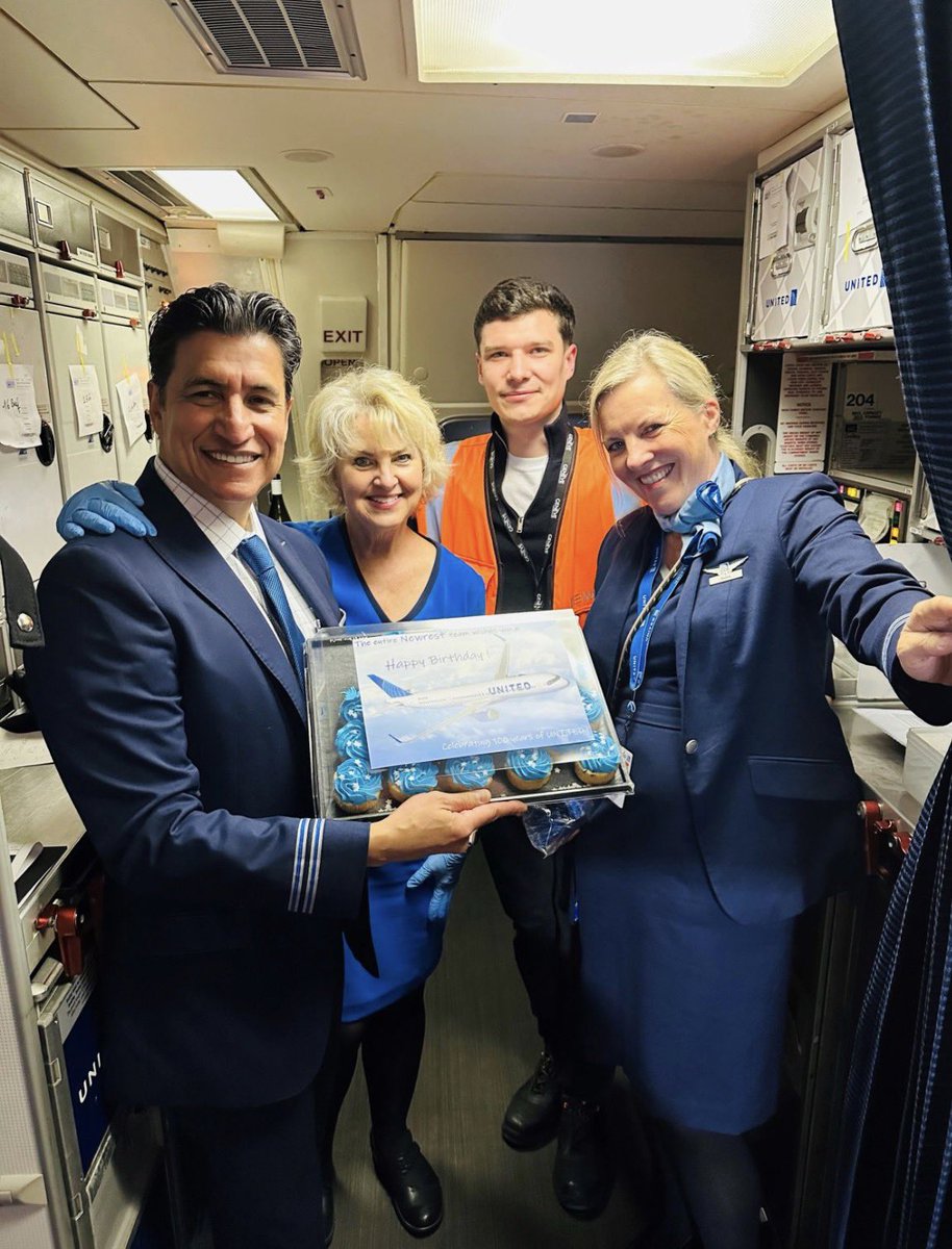 Gate7aviation's tweet image. United Airlines fête egalement son 100e anniversaire ! ici à l’aéroport de Genève #Unitedairlibes #Geneva