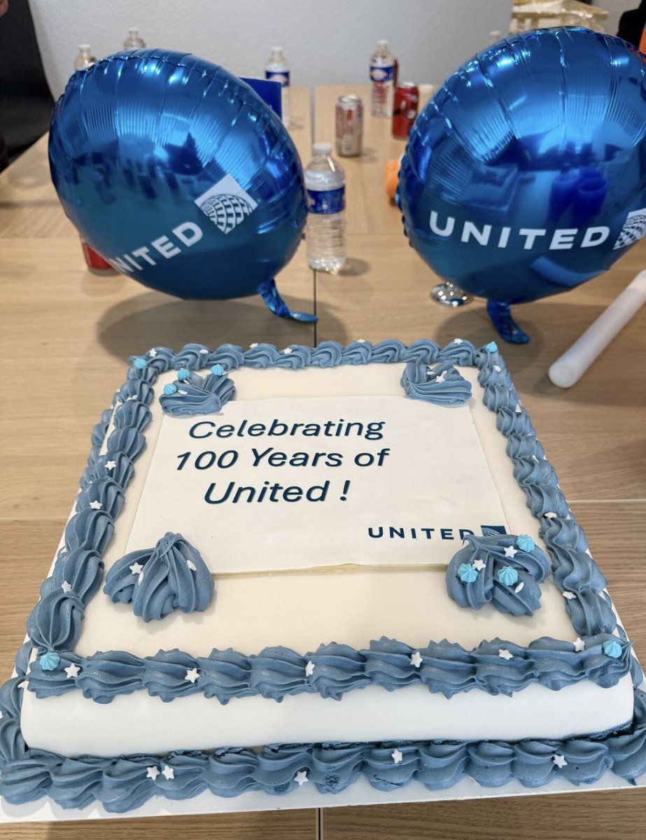 Gate7aviation's tweet image. United Airlines fête egalement son 100e anniversaire ! ici à l’aéroport de Genève #Unitedairlibes #Geneva