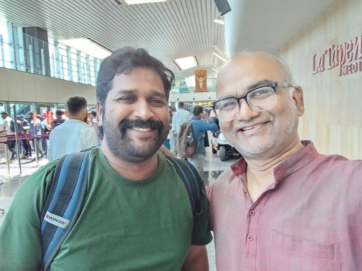 yogi_Londhe's tweet image. Ran into the big smile of Indian #WordPress Community @mbigul at #BLR.
Of you're traveling visa any major airport, you'll meet some WordCampers, all road lead to #Mumbai now. 
#WCAsia #WCA26