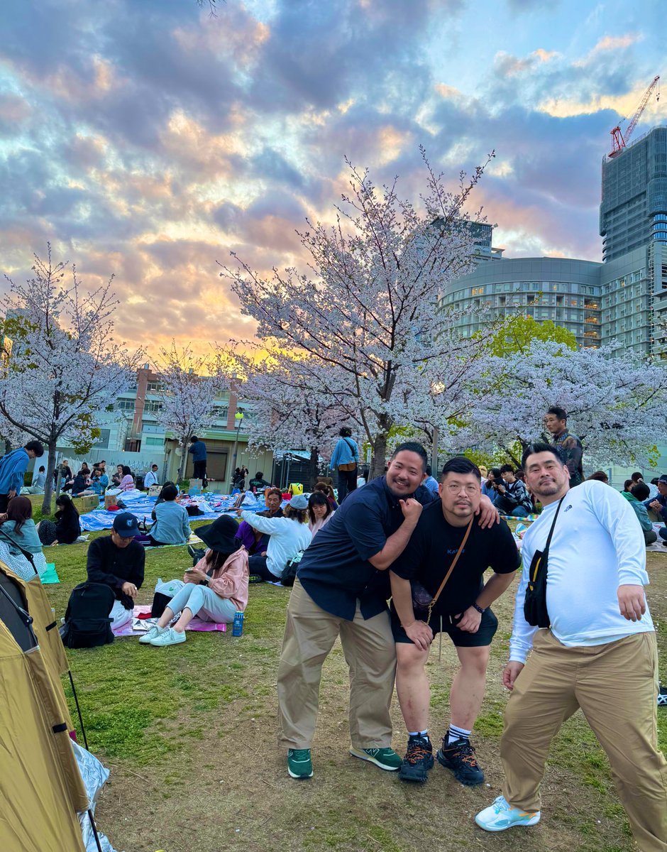 tora_gao29q's tweet photo. 週末最高の花見ってやつだったじゃん🌸

場所取り、買い出し、後片付けお疲れ様やで✨🤲

A.B.C.D愛してる🫶 https://t.co/MY6mDLdB2Q