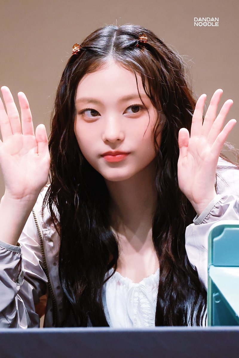 dandanno0dles's tweet image. 240606 Haerin

#NewJeans #뉴진스 
#Haerin #해린