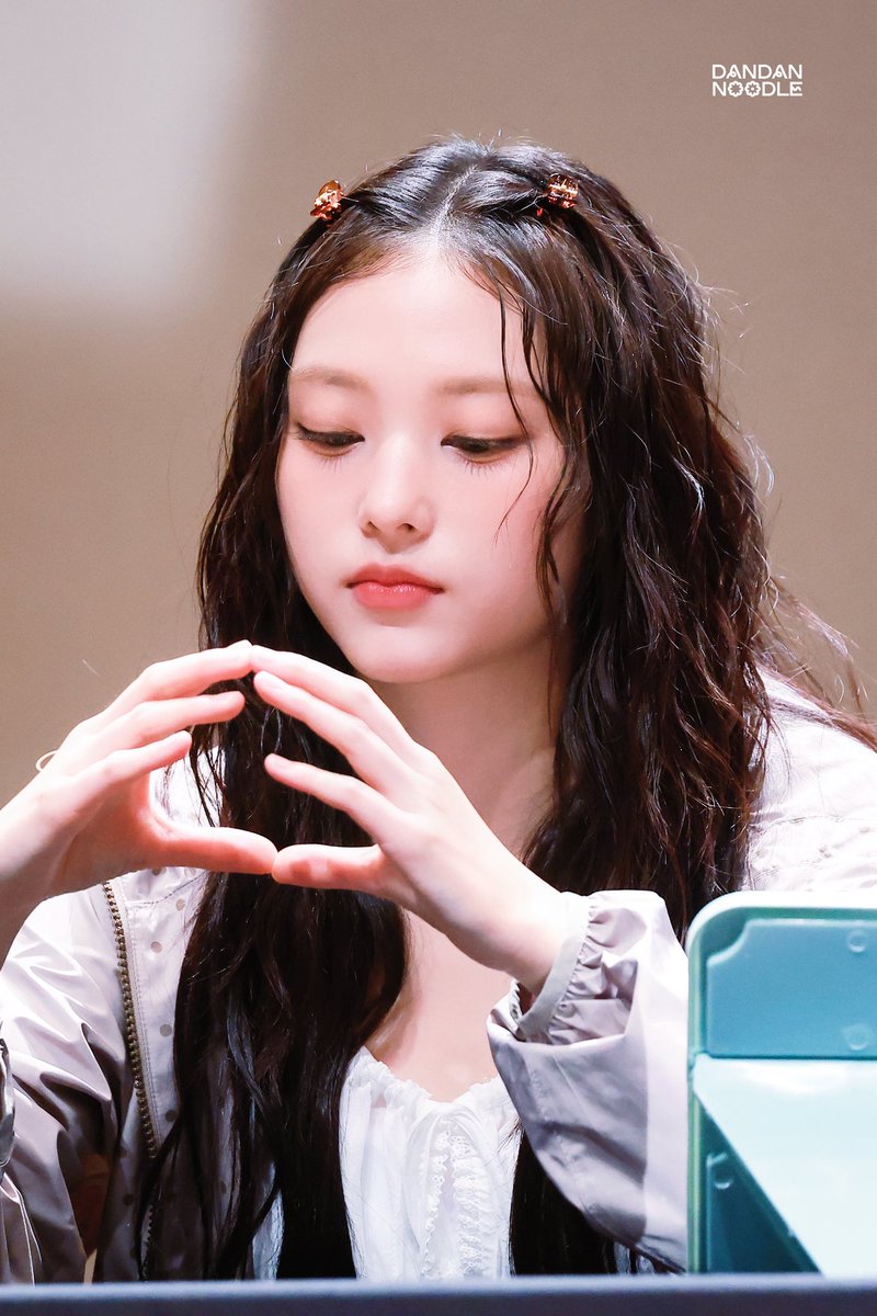 dandanno0dles's tweet image. 240606 Haerin

#NewJeans #뉴진스 
#Haerin #해린