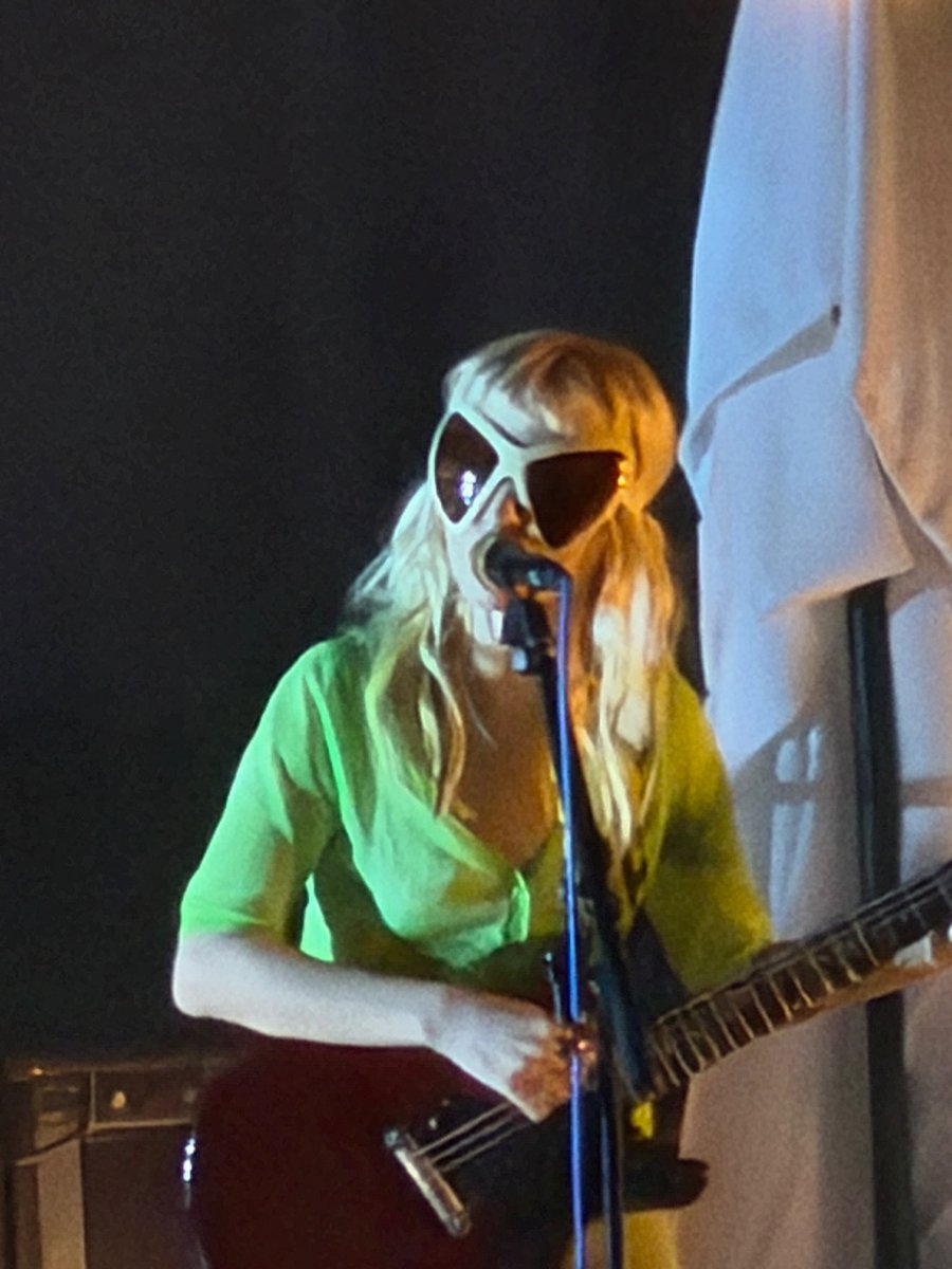 Erica🦕 tweet media