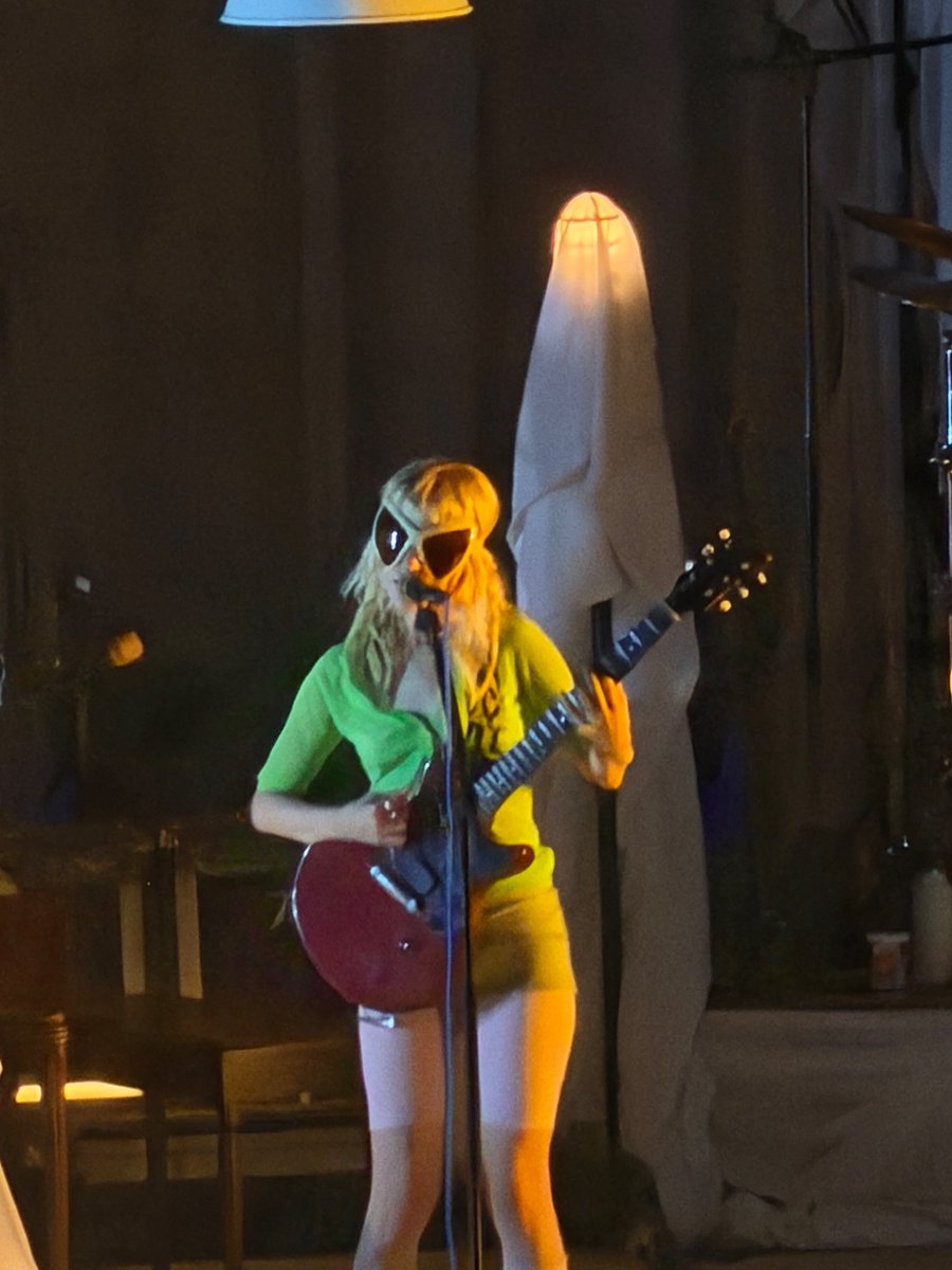 Erica🦕 tweet media