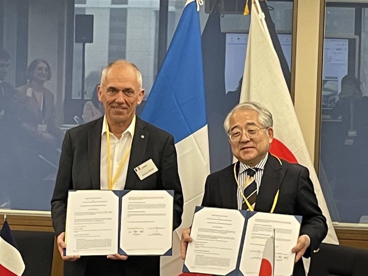 jsps_sns's tweet photo. 【お知らせ】日本学術振興会（JSPS）は、3月31日にフランス国立科学研究センター（CNRS）との研究者交流に関する覚書に署名しました。
#JSPS signed the MoC with #CNRS on March 31.
#研究者交流 #researcherexchange https://t.co/icofi3i1uM