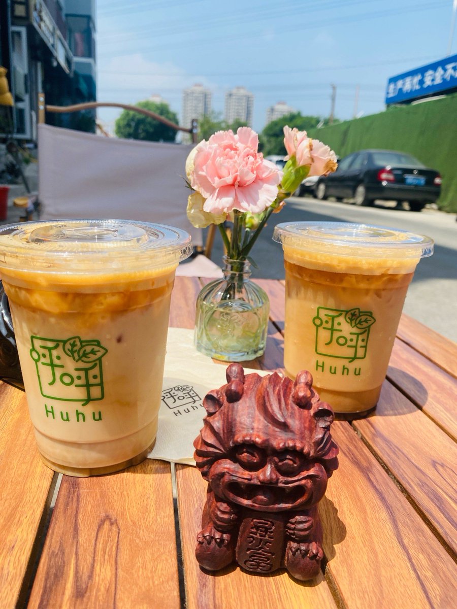 NNairas's tweet photo. "Neighborly win!  Shared homemade cookies + impromptu sidewalk chat = today’s perfect vibe. Who’s your favorite local buddy  #NeighborLove" https://t.co/23ulYBL8gS
