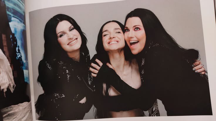 DailyAmyEv tweet media