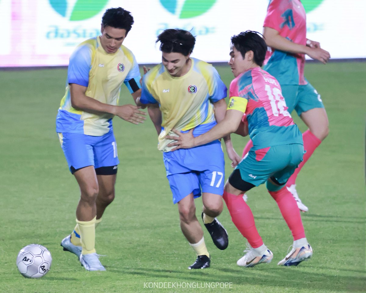 º·˚♡ คนดีจะได้เจอเมนกี่โมง 🍊🐧🖤 tweet media