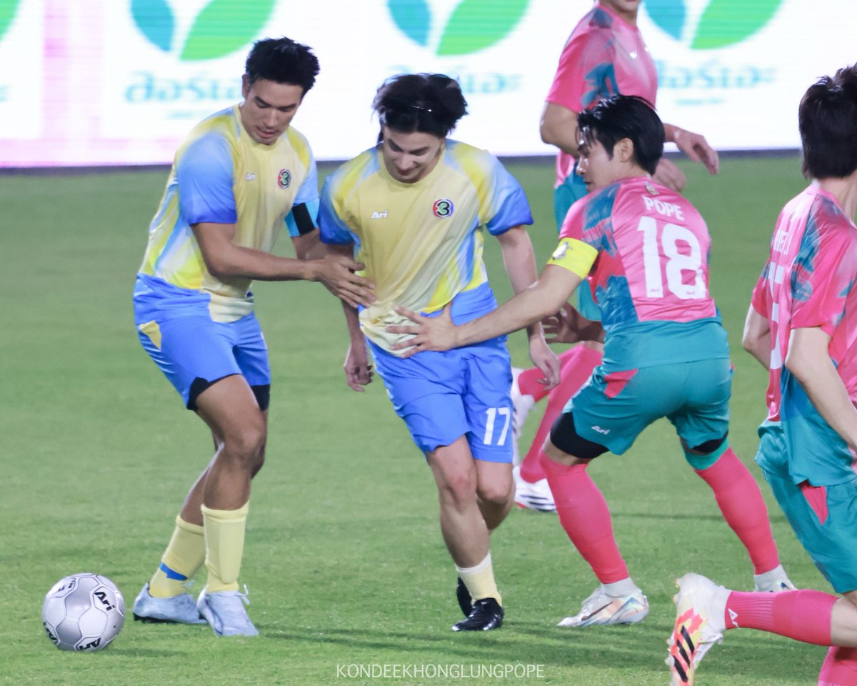 º·˚♡ คนดีจะได้เจอเมนกี่โมง 🍊🐧🖤 tweet media