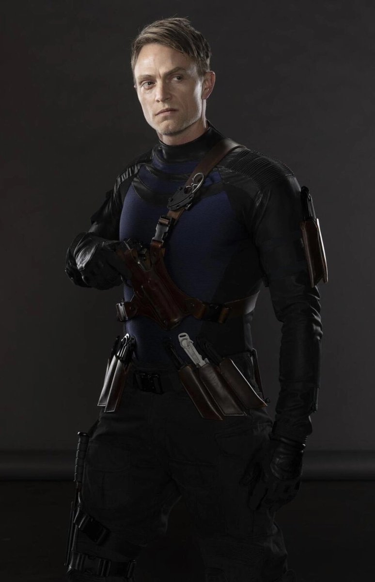 MarvelDCcomic15's tweet photo. 🚨 L’acteur Wilson Bethel a déclaré qu'il est reconnaissant de la manière dont Bullseye a été traité dans #DaredevilBornAgainS2 :
« Il a sa propre palette de couleurs, il a sa propre musique-thème, il a ces éléments de design sonore qui lui sont uniques. Tout le monde se soucie tellement de bien faire les détails et de s’investir entièrement dans ces détails. » #Marvel #MarvelStudios