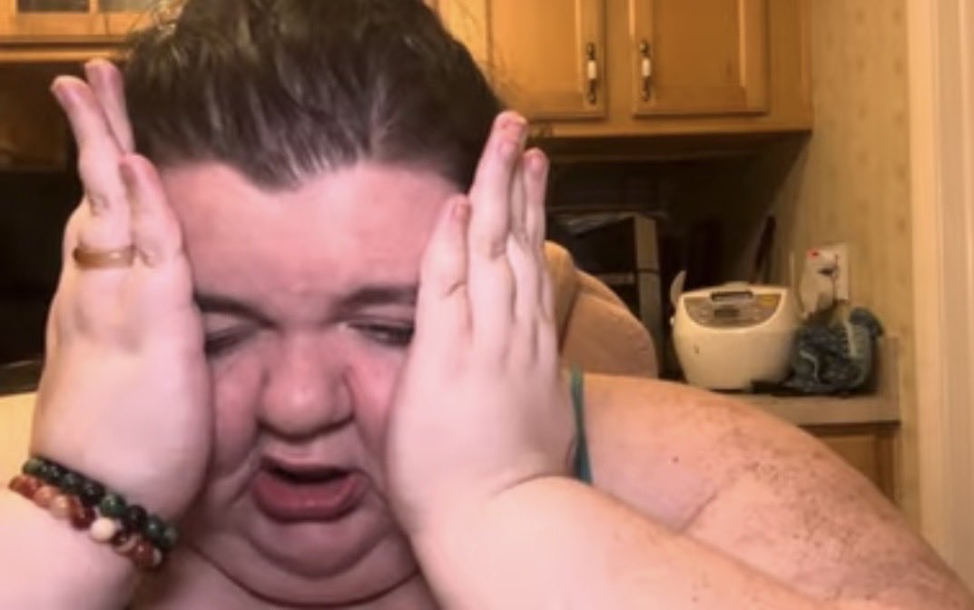 yalzeria's tweet image. #quirkyloverosee was so stressed in her new vlog. It only took 3 weeks to get absolutely no content except her complaining and her boyfriend playing the piano the entire time #gorlworld #alr #FoodieBeauty