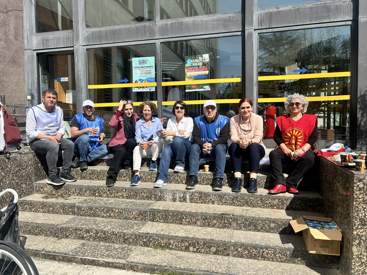 tumbelsenist3's tweet photo. Sıfır zam ve tek tip sözleşme dayatmasına karşı bugün @kadikoybelediye ’deydik. Alkışlarımız ve sloganlarımızla tek bir ağızdan, en güçlü halimizle haykırdık: SEFALETE TESLİM OLMAYACAĞIZ! https://t.co/cuknwZNWQm