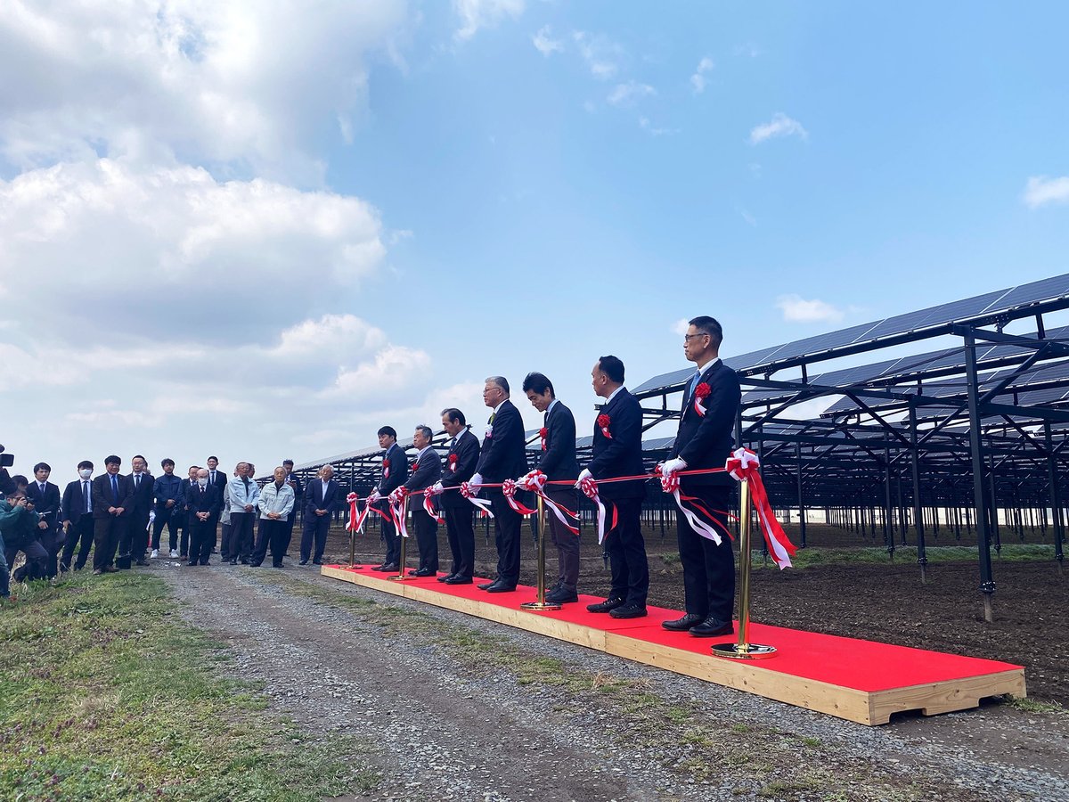 ainergy_jp's tweet photo. 2026年4月3日、宮城県美里町にて、
国内最大級の営農型太陽光発電設備が竣工しました！

水田約3.9万㎡に設置された本設備は、
稲作と発電を両立します。
発電電力は隣接工場の約8割���まかなう計画です。

弊社は設計・資材調達・施工監理を担当しました。
引き続き、再エネ普及に貢献してまいります！ https://t.co/SpMQ4vVrxs