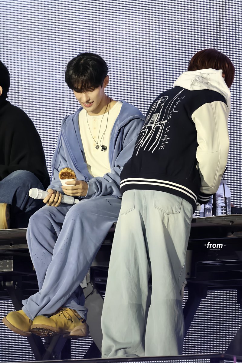 ⋆ 𝙛𝙧𝙤𝙢 ⋆ tweet media