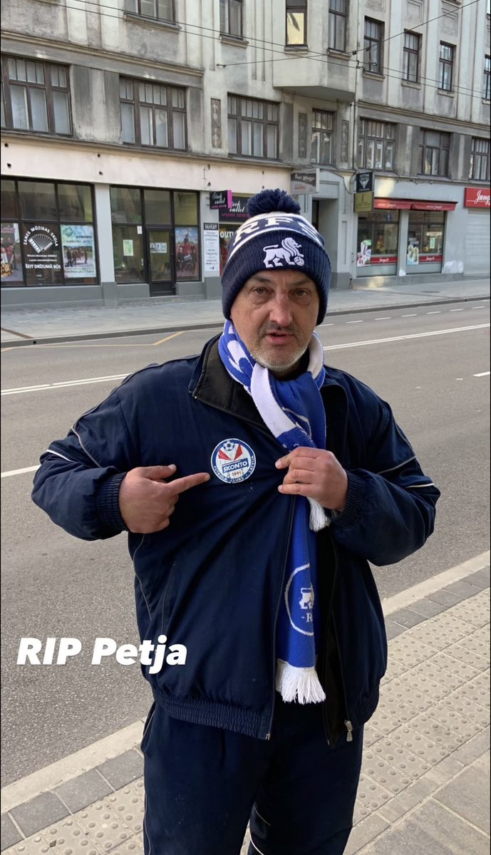 LapinsAndrejs's tweet photo. Tie, kuri seko un piedalās sporta notikumos Latvijā, ir redzējuši šo kungu.
Mani fascinēja viņa vārda dienu zināšanas. Petja varēja nosaukt vārda dienas katrā datumā. Zināja visu kalendāru.
Vieglas smiltis https://t.co/86TK8r6IuH