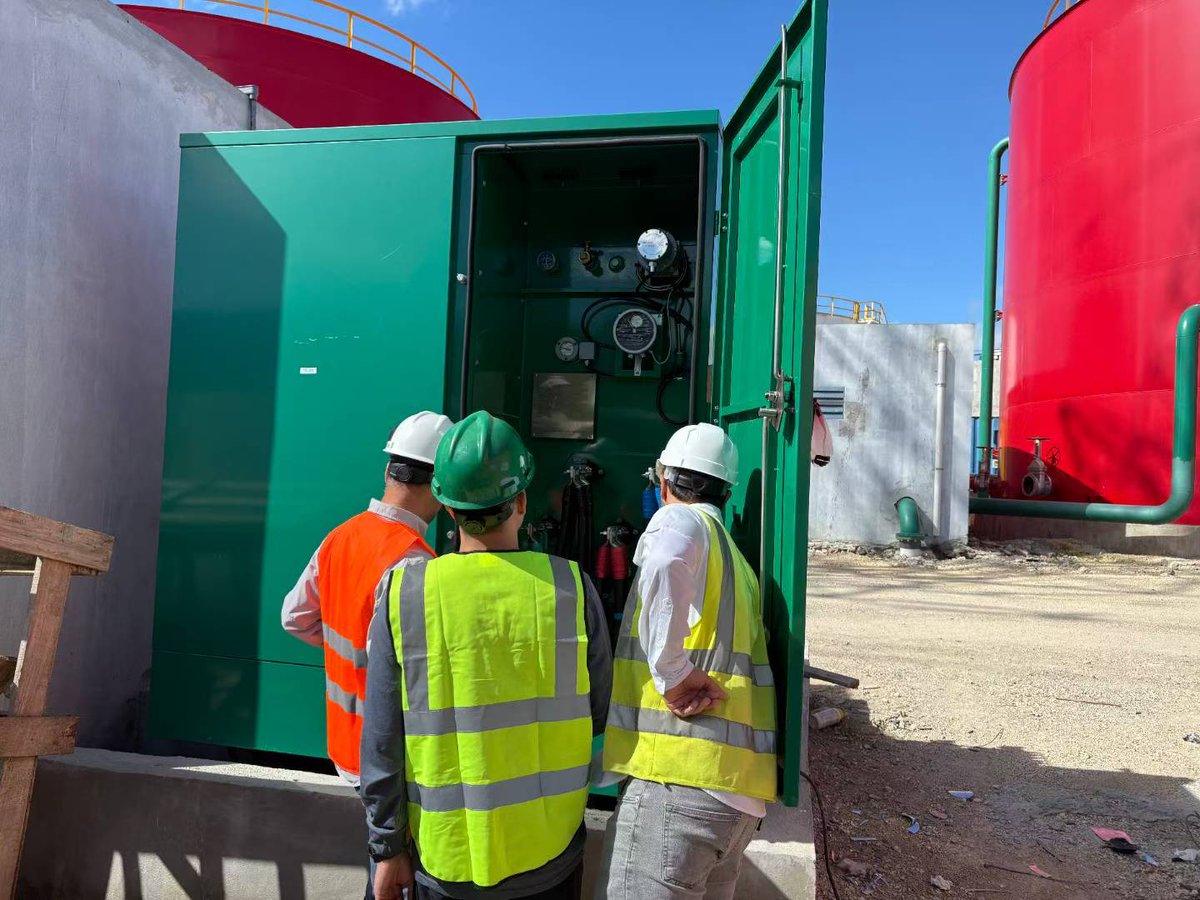 ceegtransformer's tweet photo. 🥳We’re proud to see our products successfully delivered to the Dominican Republic.

💪Our engineering team is now working closely with local technicians on-site, holding detailed discussions to ensure a smooth and efficient installation process. 

#Transformer #DominicanRepublic https://t.co/7qWeNAEndo