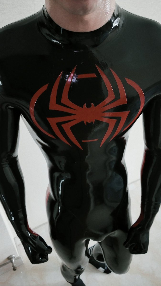 wanwan_spidy's tweet photo. 不对劲吧这件战衣 怎么连一整根寄吧和蛋都一起包了 但是别说还挺爽的... https://t.co/VGoNrVu2o3