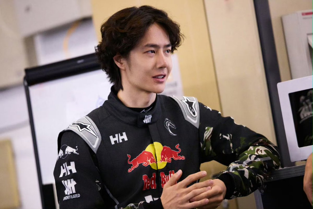วอปตอนนี้ก็คือเห็นหน้าสดบ่อยกว่าตอนแต่งหน้าอีก เป็นพี่นักแข่งวนไป #85RACING