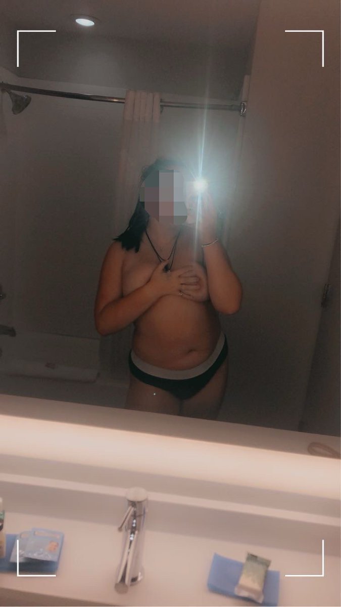bbybubbles07's tweet photo. there’s something about the lighting in a hotel bathroom i think 🫧🩷 #nsfwtwtًً #cnc #freeuse https://t.co/UZBYDrQXFc