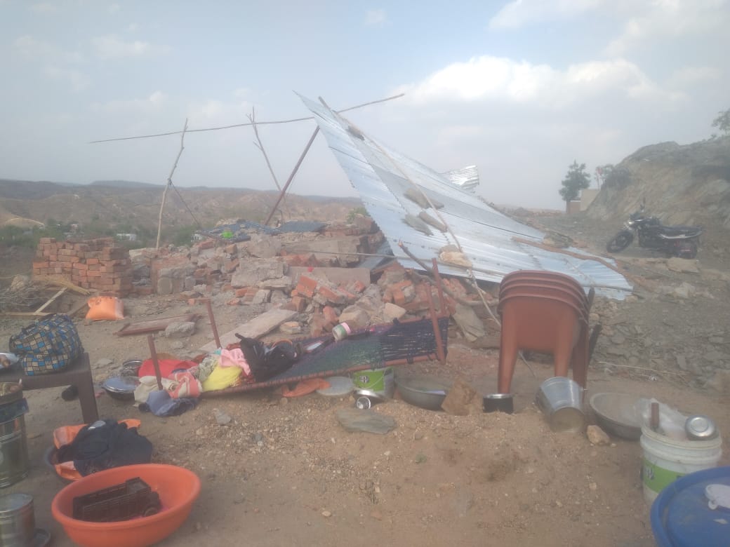 वोट के समय वादे,
वोट के बाद उजाड़े!

राजस्थान में आदिवासियों को उनके ही घर और जमीन से बेदखल किया जा रहा है।
क्या यही बीजेपी का विकास मॉडल है?

आदिवासी चुप नहीं बैठेगा!

<a href="/RajCMO/">CMO Rajasthan</a> <a href="/PMOIndia/">PMO India</a> <a href="/AmitShah/">Amit Shah</a> <a href="/BhajanlalBjp/">Bhajanlal Sharma</a>
#लक्ष्मण_खराडीं_को_न्याय_दो 
<a href="/DMSalumbar/">District Collector & Magistrate, Salumbar</a>