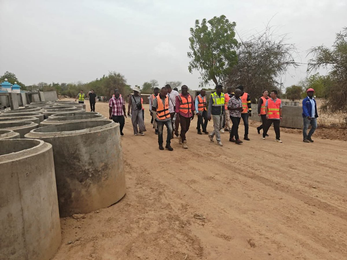 TheCameroonianZ's tweet image. Réhabilitation et élargissement de la section Guidiguis-Yagoua (N12) #Cameroon : 

*Plus de 40 ouvrages hydrauliques achevés.