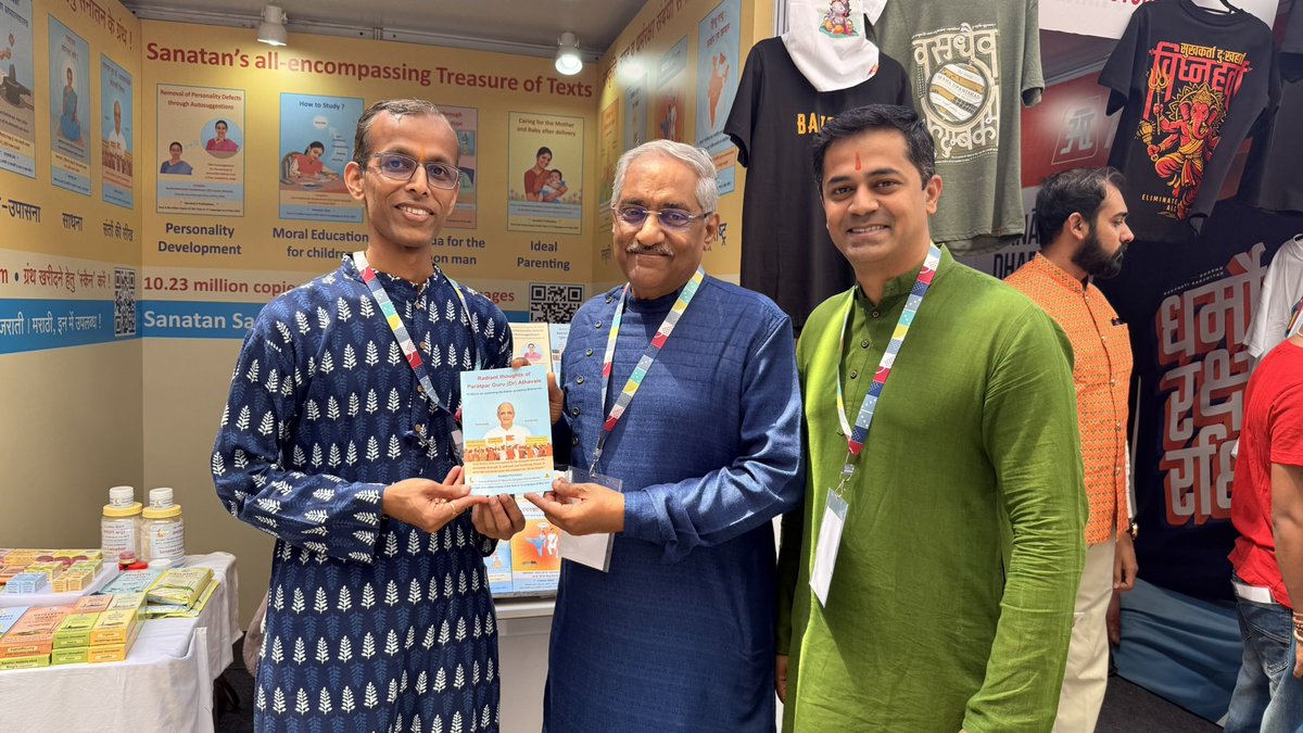 shriram_l's tweet image. Privileged to meet author, debater Shri @RatanSharda55 ji at Indraprastha Cultural Festival #ICF2026 

It was profound honour to present him a #book “Radiant Thoughts of Paratpar Guru Dr. Athavale”

#spirituality🪷 + nation building exercise🤸‍♂️ = Rama Rajyam ⛳️