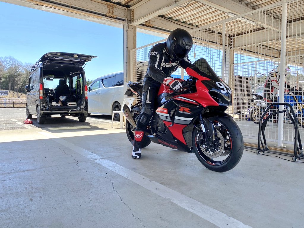 D　α vo'48 tweet media