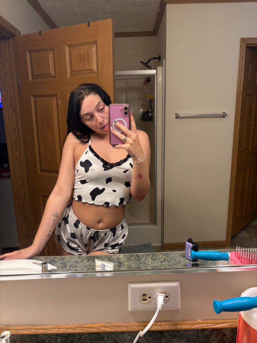 Casey Rose tweet media