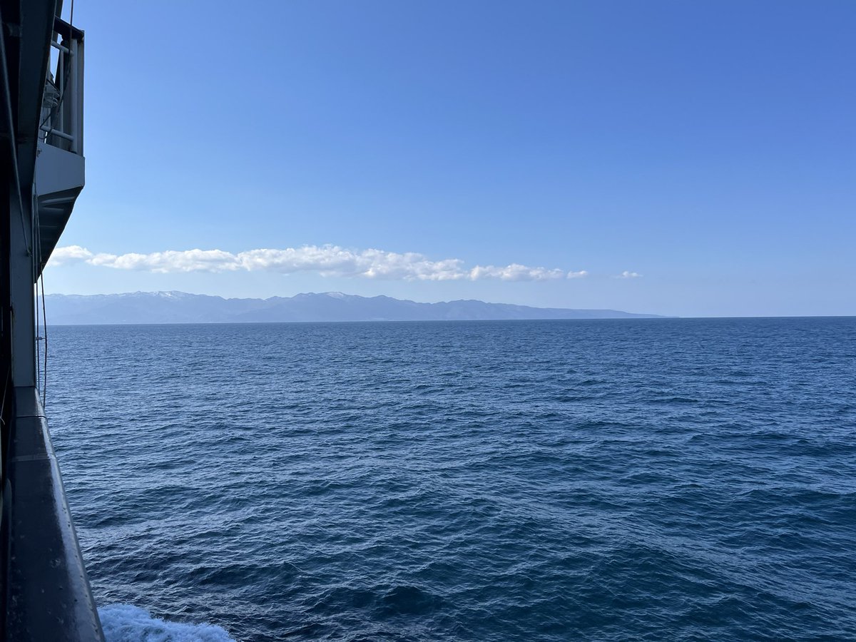 MINMIN_TK_ALB's tweet photo. 海を渡る
仕事でなけりゃ楽しいのに
#佐渡 https://t.co/Jdx0tDHS7d