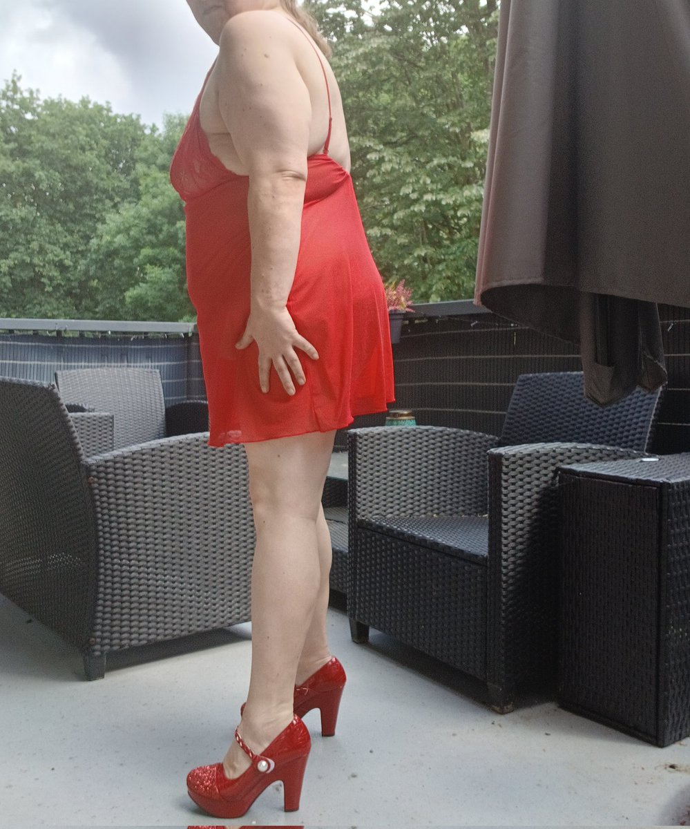 Curvy Sabrina tweet media