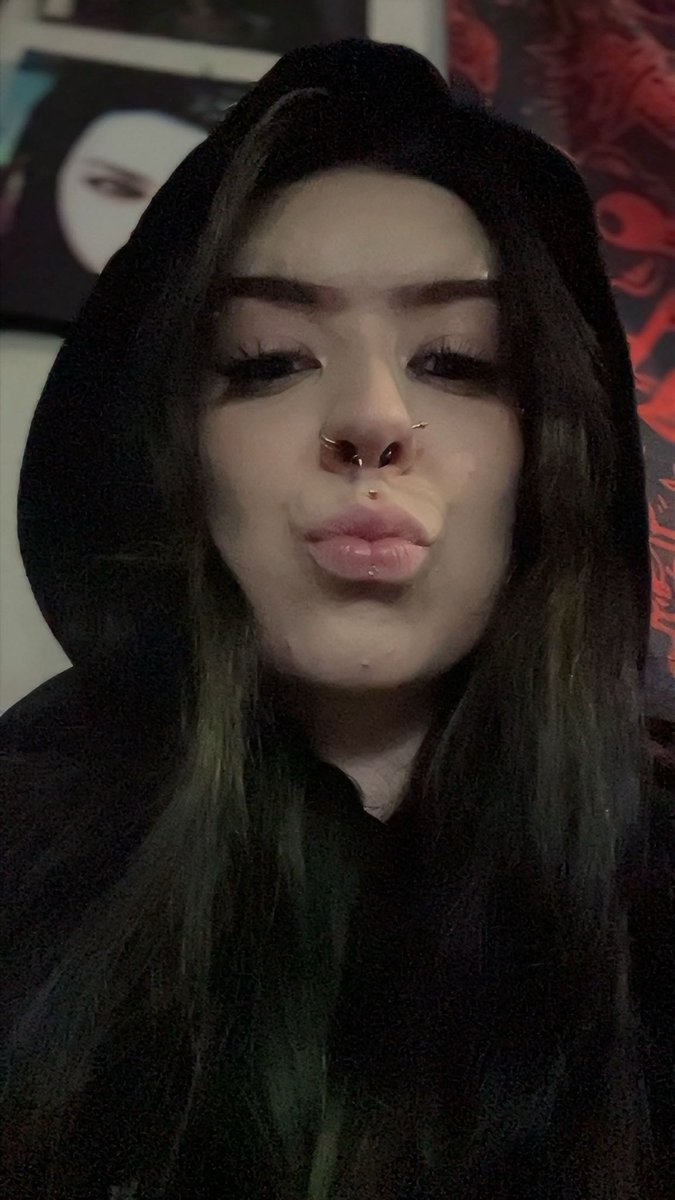 GhostdGirl333's tweet photo. thinking abt flushing my subs key down the toilet, anyone have any better ideas😂 https://t.co/wqdwDMm2VD