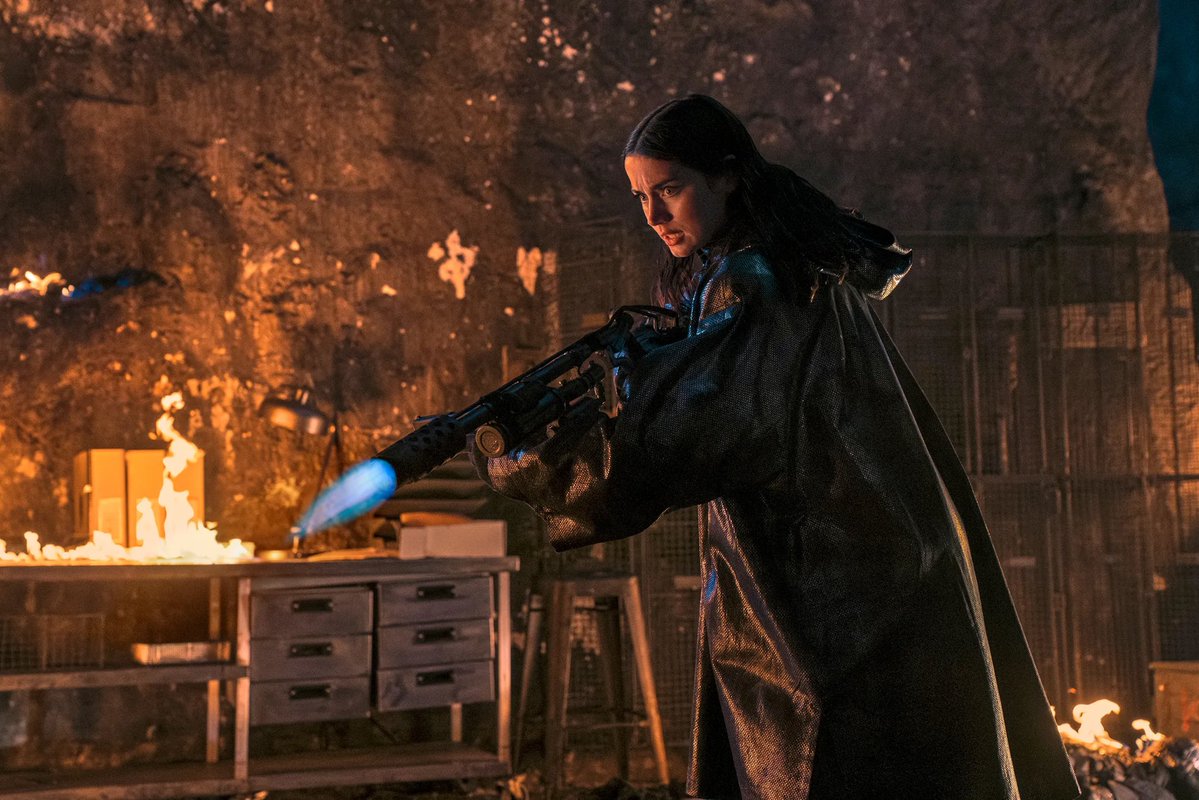 JLawrence Center tweet media