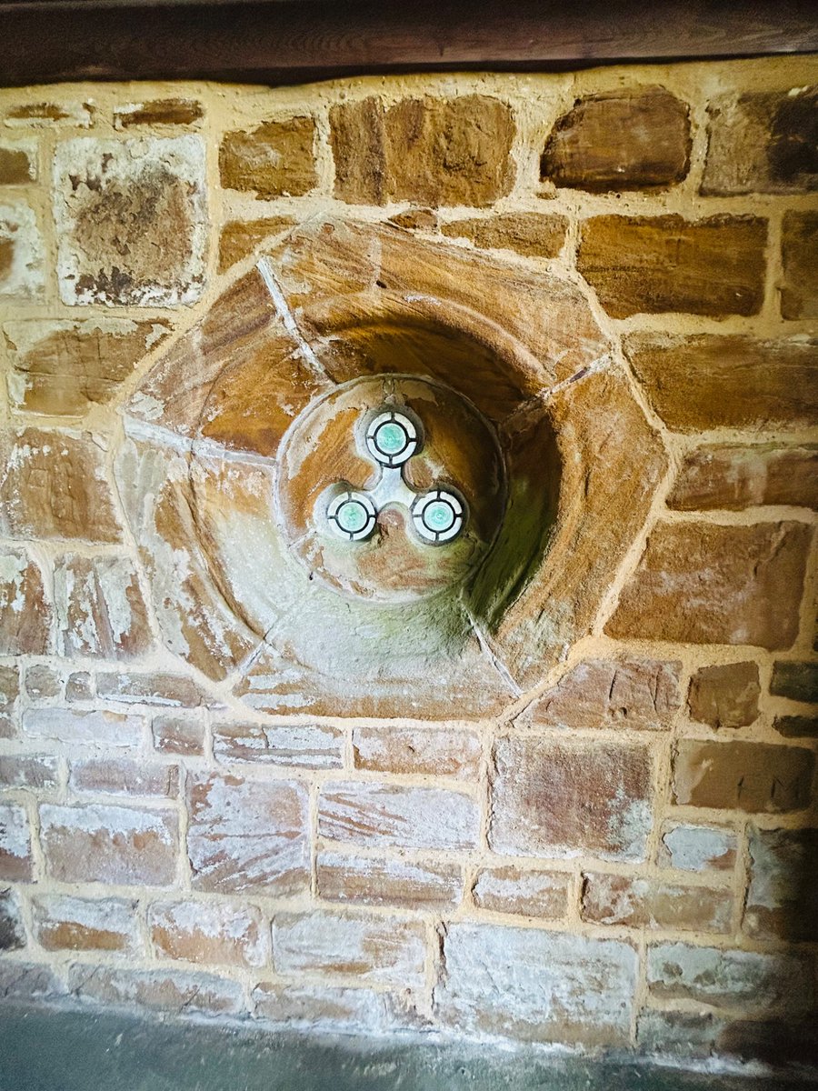 BibiRippon's tweet image. Porch with small trefoil windows in roll-moulded circles ~ Grade I listed Canford Magna Parish Church #Dorset #WindowsOnWednesday