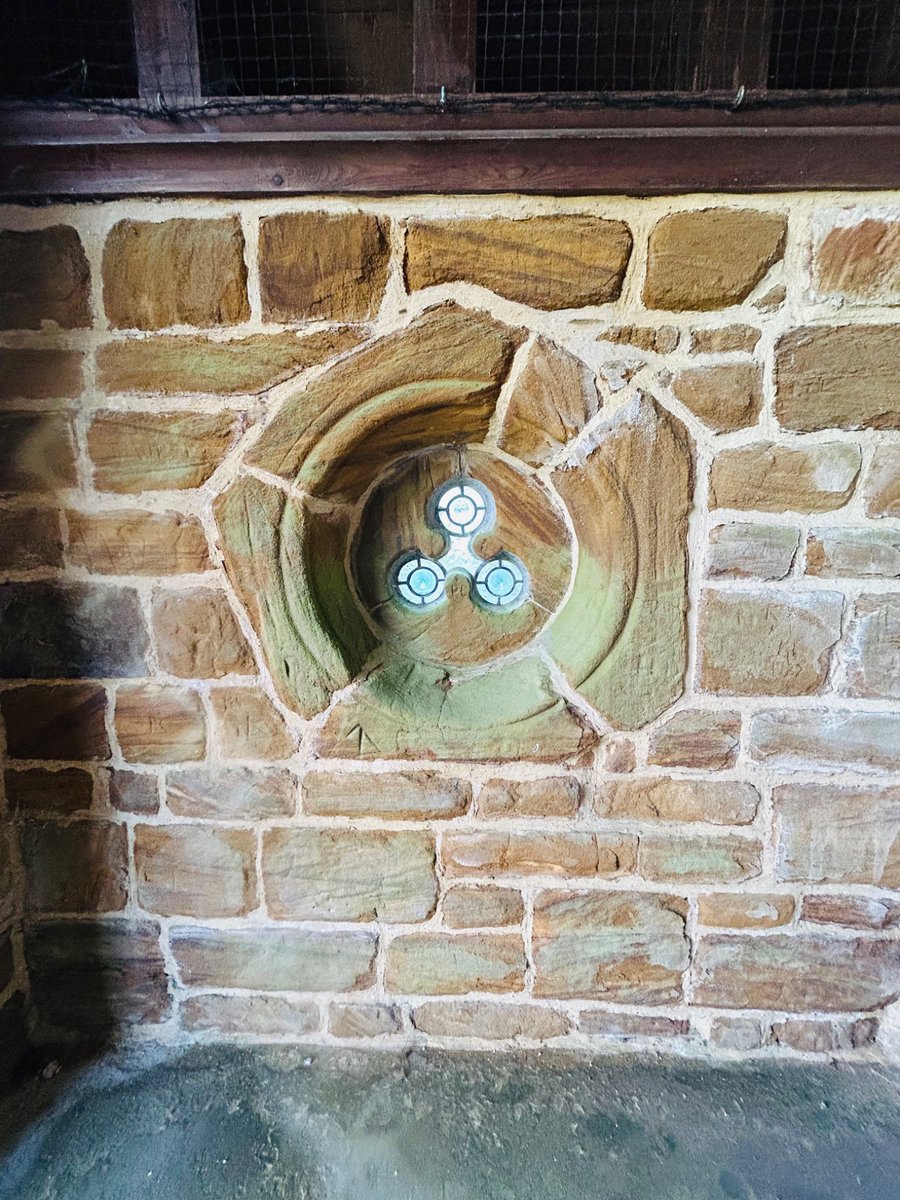 BibiRippon's tweet image. Porch with small trefoil windows in roll-moulded circles ~ Grade I listed Canford Magna Parish Church #Dorset #WindowsOnWednesday
