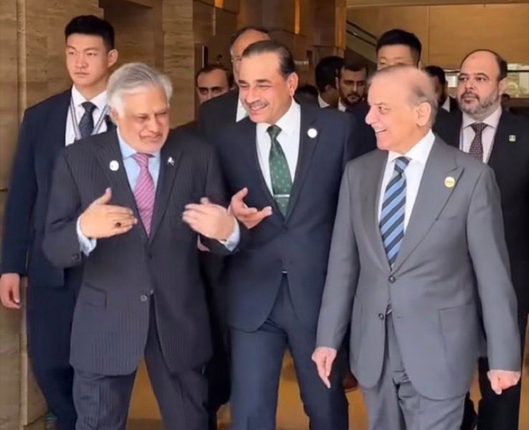 جرأت کے درخشاں آفتاب، دانائی کے بلند مینار، حکمت کے عظیم معمار، امن کے سچے علمبردار، تدبر کے بیدار نگہبان، قوم کے محسن، وقت کی نبض پہ ہاتھ رکھنے والے اور تاریخ کا دھارا موڑ دینے والے ان عظیم قائدین کو پوری پاکستانی قوم کا سرِتسلیم خم سلام۔
پاکستان ہمیشہ زندہ باد 🇵🇰