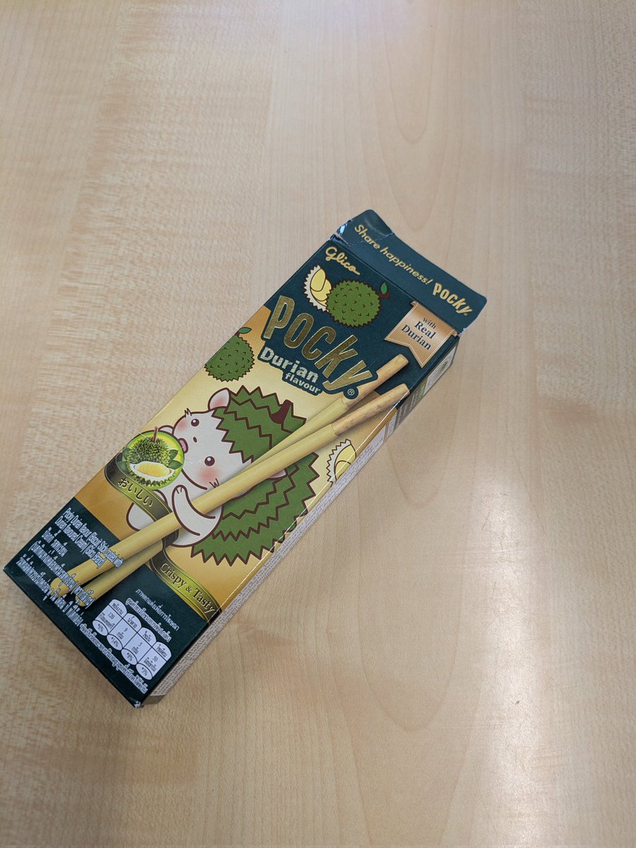 友達のお土産でもらったタイ産のポッキー、一欠片しか食べなかったが石油に無理矢理甘味をつけたような味がして吐き気がする。これをお土産にしたセンスが本当に分からない。