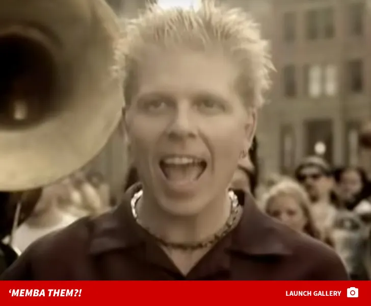 OhItsLucifer's tweet photo. @mikethemiz Thy did I think the miz was the lead singer of the Offspring for awhile https://t.co/rMXX9HHUie