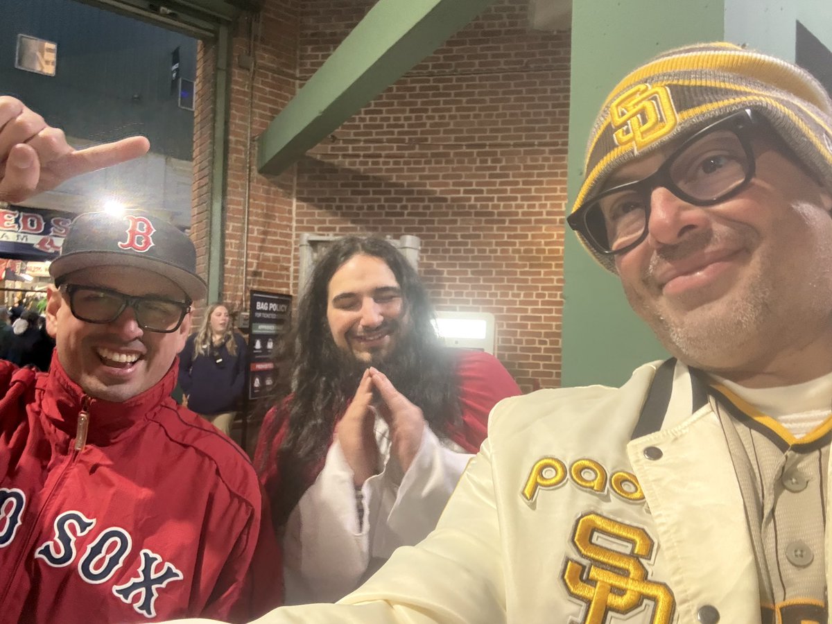BETOKEN2020's tweet photo. Easter at Fenway! https://t.co/6M5VgJWAH4