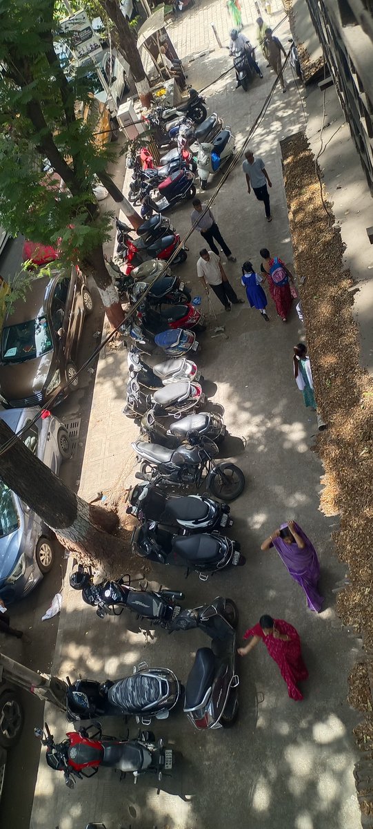 jigs986's tweet photo. @MumbaiPolice @mumbaitraffic @MTPHereToHelp @CMOMaharashtra @CPMumbaiPolice entire walking streets are parked with bikes senior citizens not able to walk #mumbaitraffic  
Address: 70/80 mahajan wadi Dr baba Saheb Ambedkar road opp Voltas house chinchpokli east m : 400012 https://t.co/isV1Gxsa4J