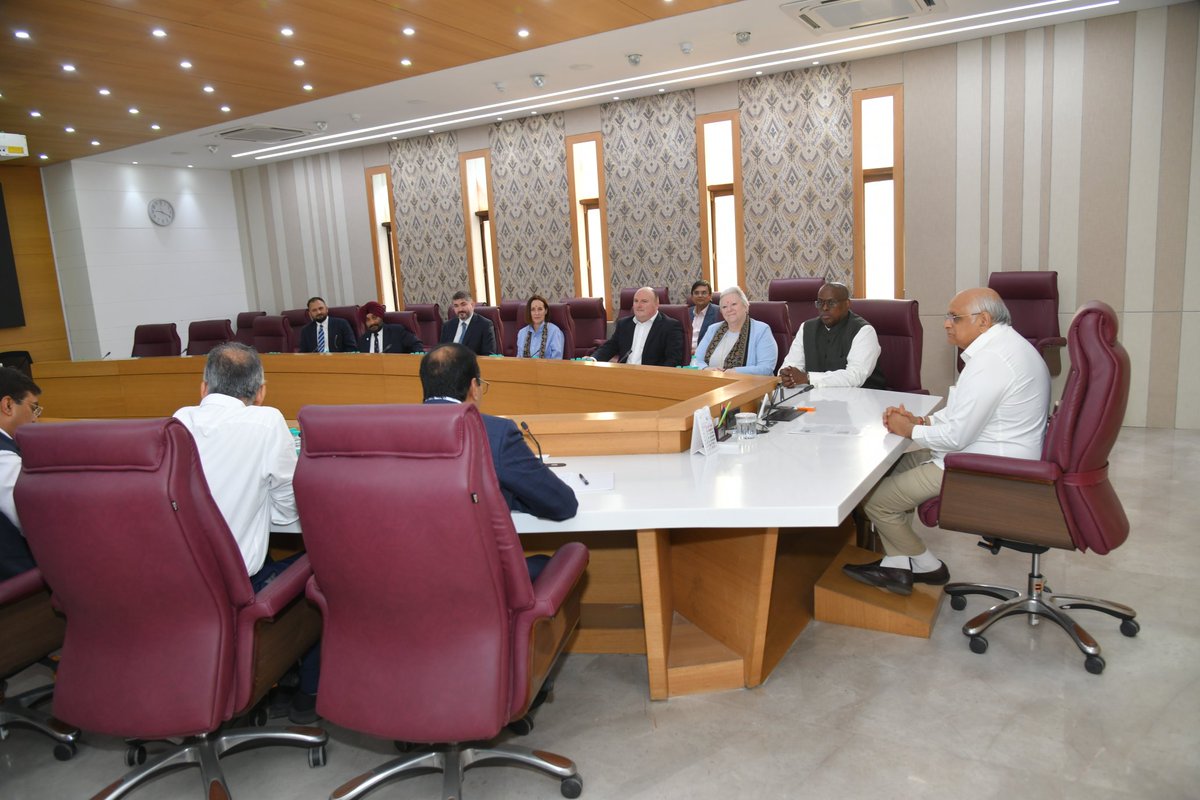 It was a pleasure to meet the Commonwealth Sport delegation in Gandhinagar during their first official visit to Gujarat to review preparations for the 2030 Commonwealth Games, led by President Mr. Donald Rukare. 

We discussed our time-bound, qualitative and effective planning,