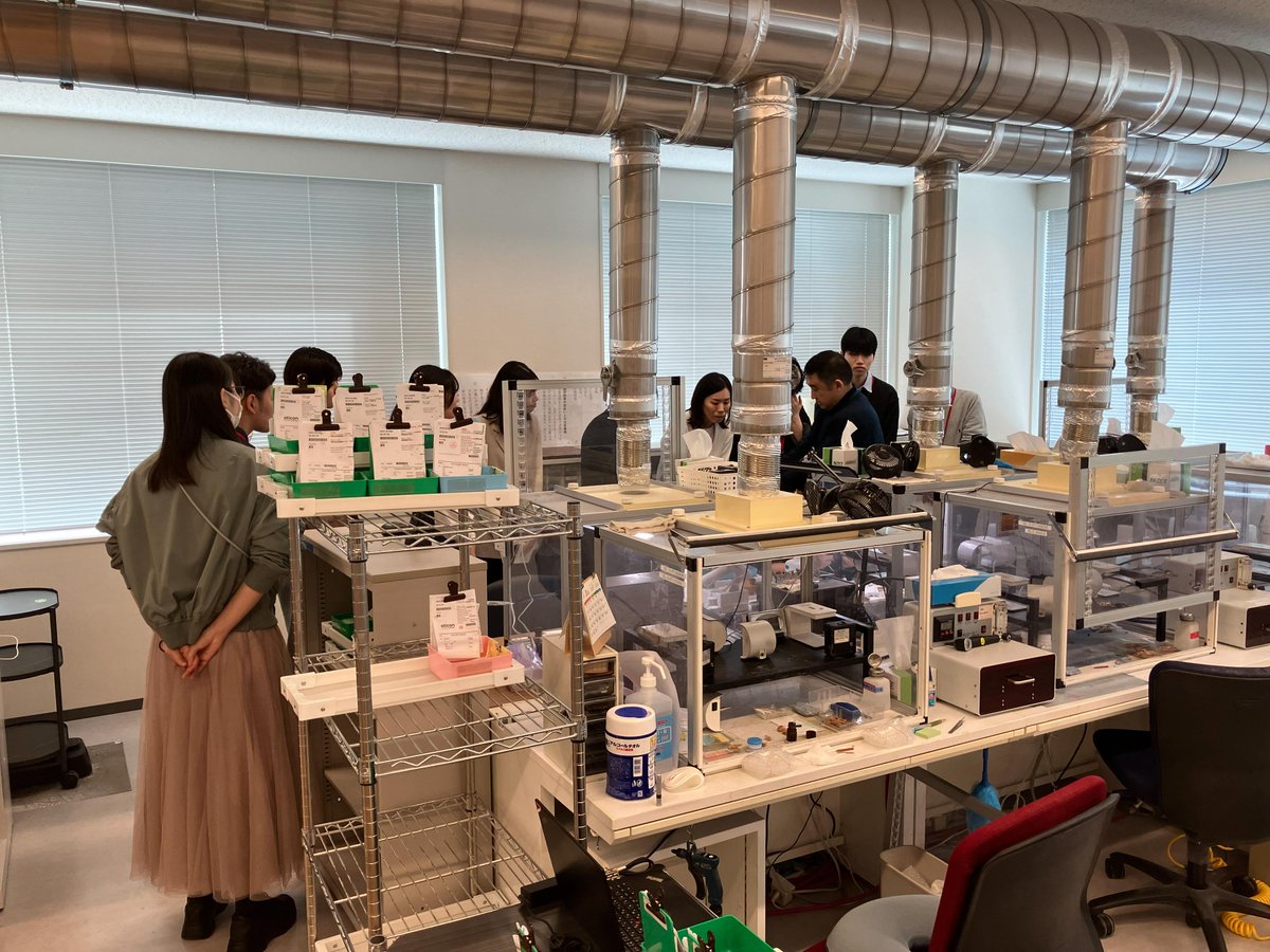 oticon_japan's tweet image. 先日、オージオロジーサークルの皆さまをお迎えし、新工場見学および聴覚ケアに関する実践的なプログラムを実施しました。

補聴器の受注〜製造〜出荷までの工程見学に加え、ダミーヘッドを用いた試聴体験、
ACTによるフィッティング実習、
