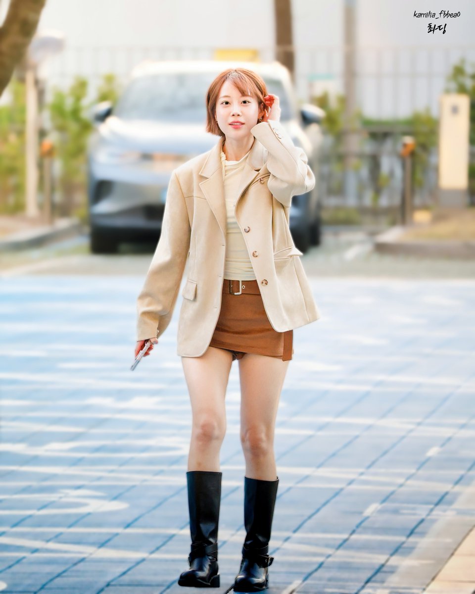 260407 박소현의 러브게임 허영지 출근길
화사한 출근!

#허영지 #Youngji #ヨンジ #카라 #KARA 
#허영지는지금도배고파