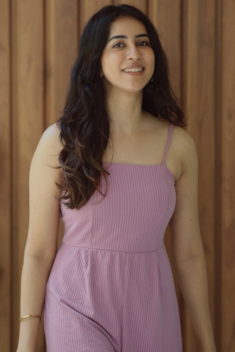 Akshu vella thevidiya gummunu irukale uff. Odambu oru inch vidama verka verka nakki eduthu rusikanum. Iva unga munadi gym mudichutu avuthu potu full verva oori poi ninna enna panuvinga