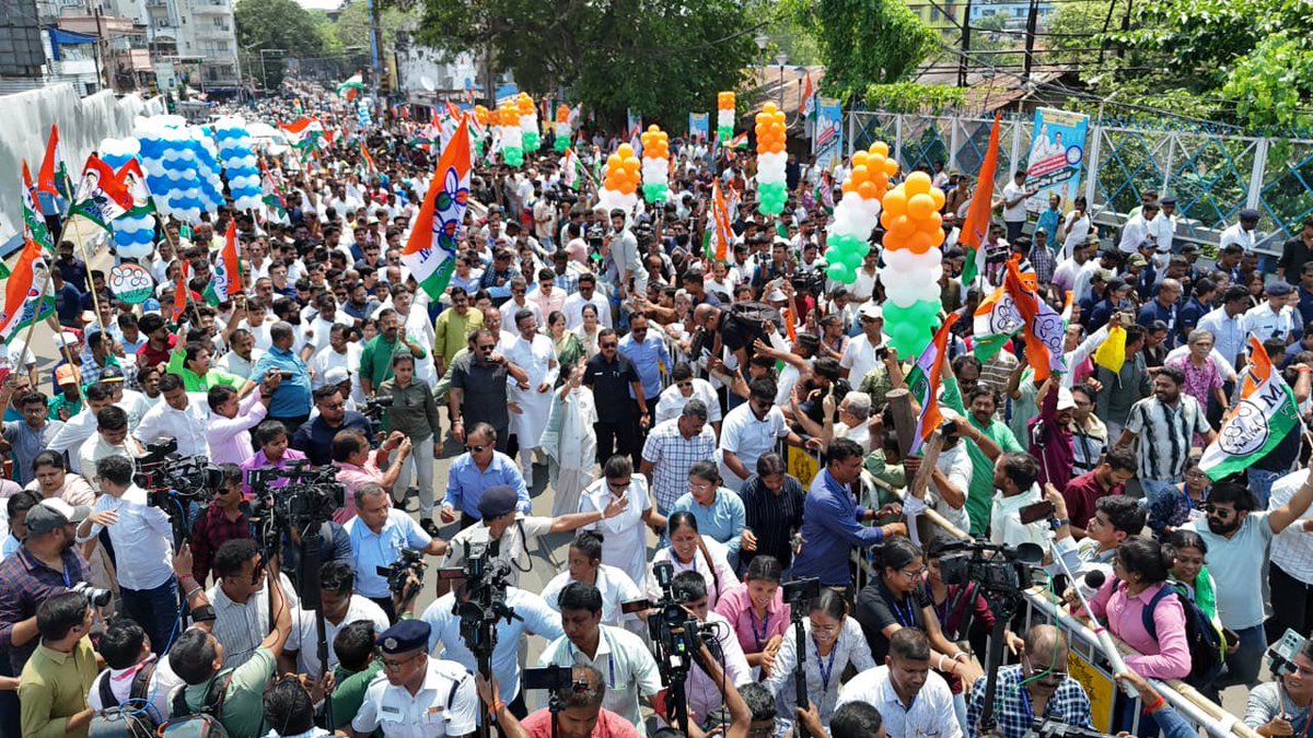 AITCofficial's tweet photo. With her nomination filed today, Smt. @MamataOfficial steps forward with the strength and trust of the people. 

This fight is to protect what Bengal stands for, and to ensure that those who try to impose their Bangla-Birodhi politics, stay rejected. 

This fight is for democracy!