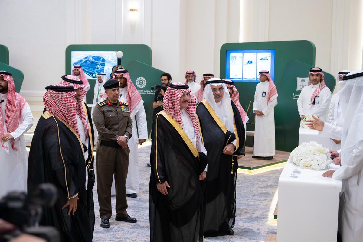 EasternEamana's tweet photo. 📸 || 

شاركت #أمانة_المنطقة_الشرقية في #منتدى_الشرقية_للاستثمار_الصحي_2026، الذي افتتحه صاحب السمو الملكي الأمير سعود بن نايف بن عبدالعزيز #أمير_المنطقة_الشرقية. ✨

حيث استعرضت من خلال جناحها المصاحب أبرز الفرص الاستثمارية والتسهيلات المقدمة لدعم وتمكين المستثمرين، بما يعزز جاذبية المنطقة ويرفع #جودة_الحياة تحقيقًا لمستهدفات #رؤية_السعودية_2030 🇸🇦