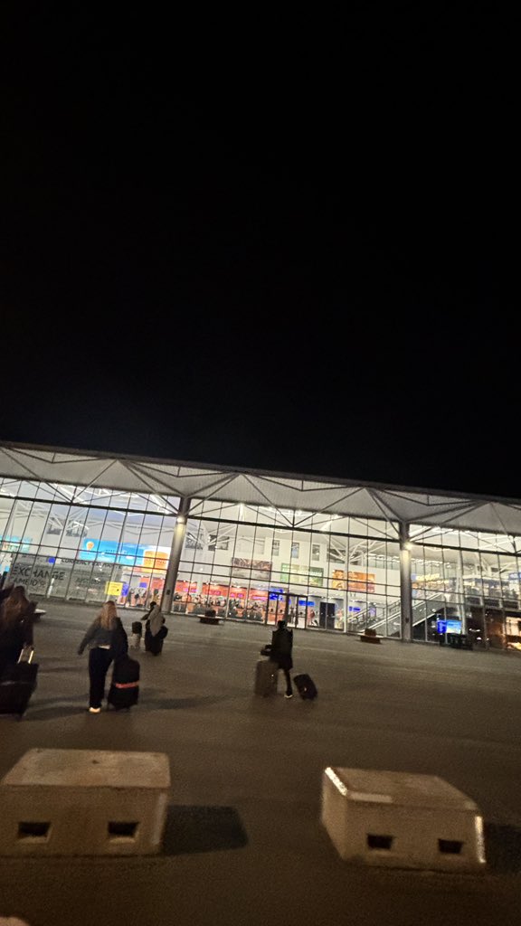 tompr_jpeg's tweet photo. Bristol Airport ✈️ https://t.co/QydxfBKs4W