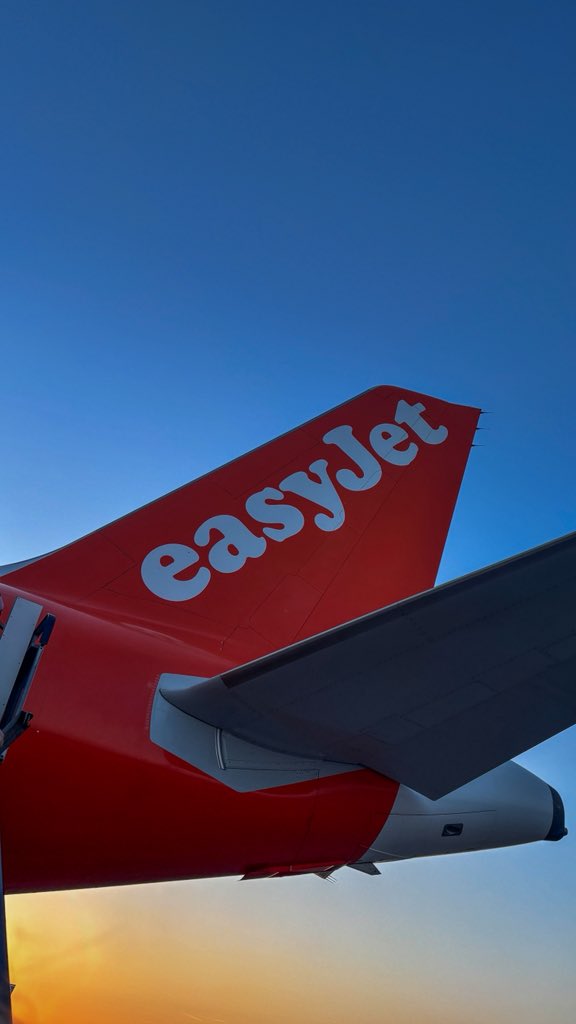 tompr_jpeg's tweet photo. Bristol Airport ✈️ https://t.co/QydxfBKs4W