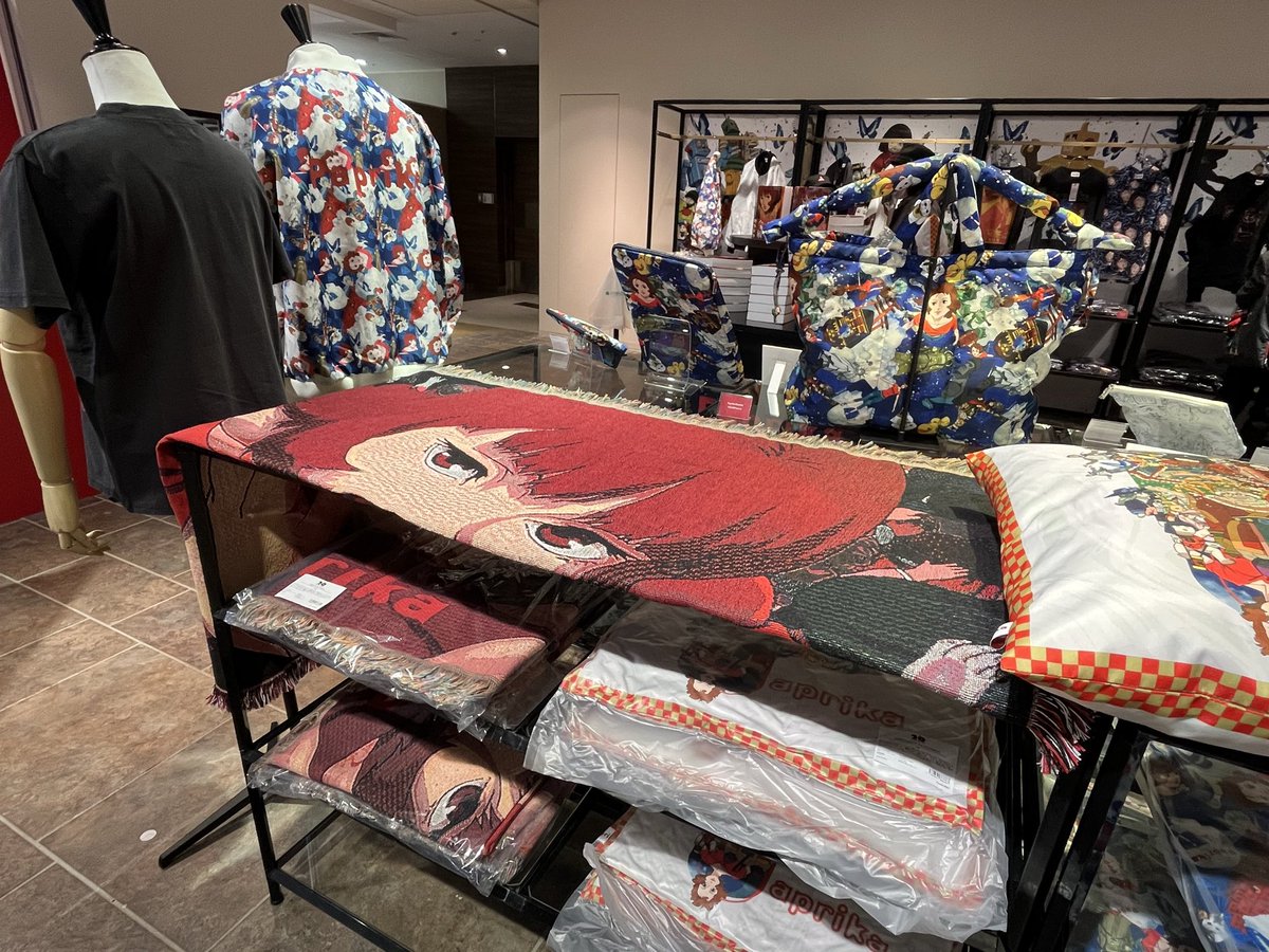bearnurse0417's tweet photo. #パプリカ #Daimaru
#Paprika POP UP SHOPへ。
Tシャツとポスター買いに行ったのに何故かショップ出る時は荷物両手持ちの状態に。モノは良くて買ってしまったが春先、夏物の品がもっとあったら更に積んでたと思う。パプリカ怖いw https://t.co/3SutNSbdNr