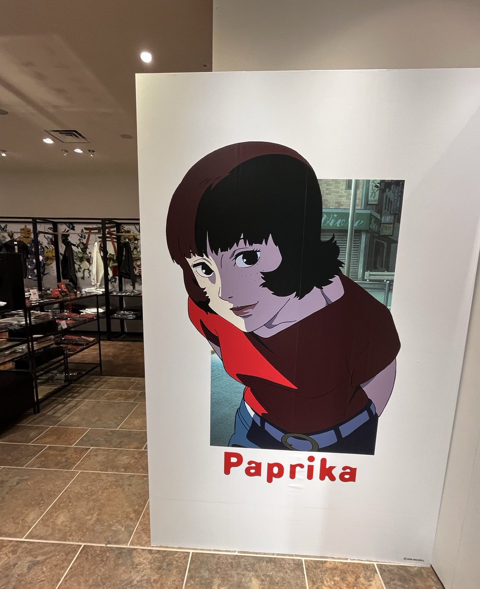 bearnurse0417's tweet photo. #パプリカ #Daimaru
#Paprika POP UP SHOPへ。
Tシャツとポスター買いに行ったのに何故かショップ出る時は荷物両手持ちの状態に。モノは良くて買ってしまったが春先、夏物の品がもっとあったら更に積んでたと思う。パプリカ怖いw https://t.co/3SutNSbdNr